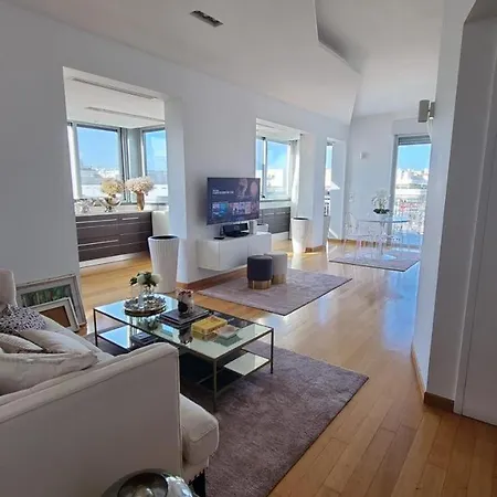 Appartement Attico Reale - In Centro, Tra Stazione E Vecchia Bari
