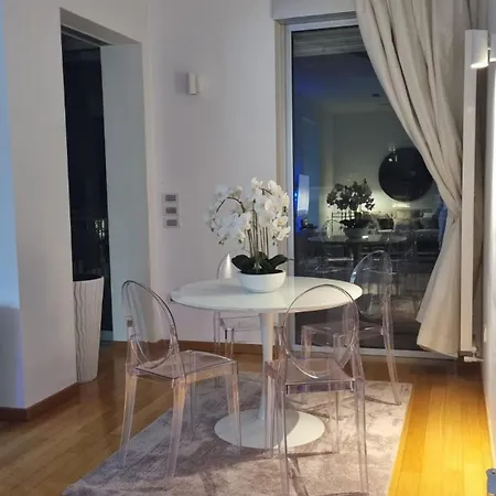 Apartamento Attico Reale - In Centro, Tra Stazione E Vecchia