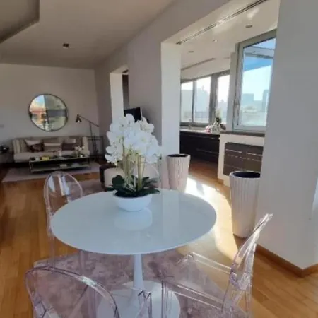 Attico Reale - In Centro, Tra Stazione E Vecchia Appartement